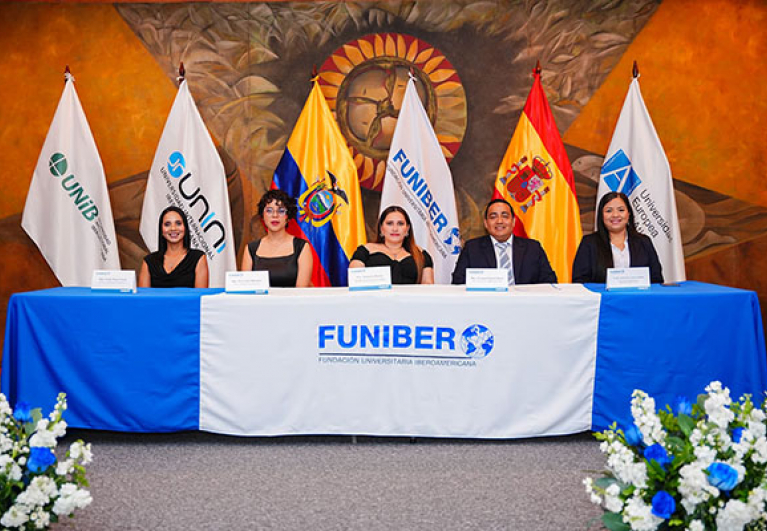 UNINI México celebra un acto de entrega de títulos para sus alumnos becados en Ecuador